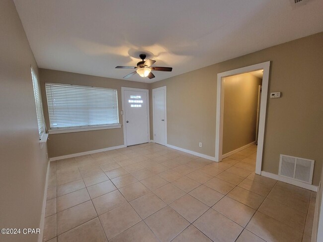 Building Photo - 1710 Chestnut Ave