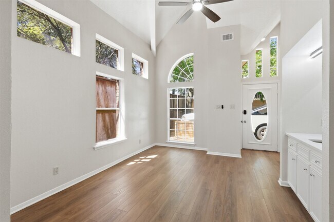 Building Photo - 5515 Strack Rd