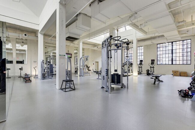 Building Photo - Luxurious Fully Furnished 2BR in the Heart of Mount Vernon Triangle!