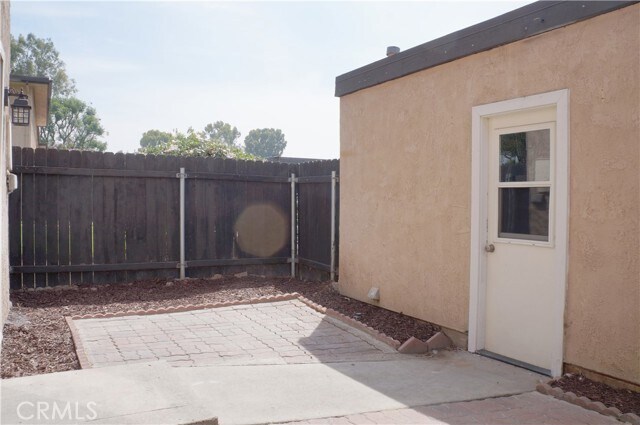 Building Photo - 10650 White Oak Dr