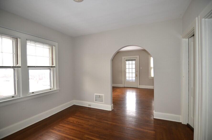 Building Photo - 6201 Bramble Ave