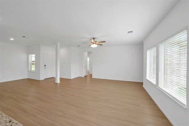 Building Photo - 13311 Campos Dr