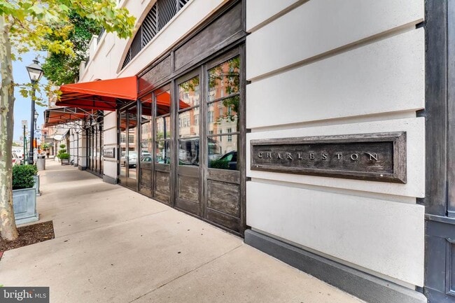 Building Photo - 675 S President St