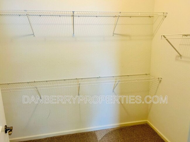 Building Photo - 1429 River Park Ln