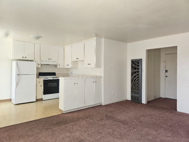 Primary Photo - 1025 N Madison St
