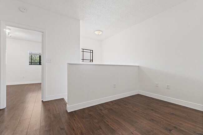 Building Photo - 2806 Veronia Dr