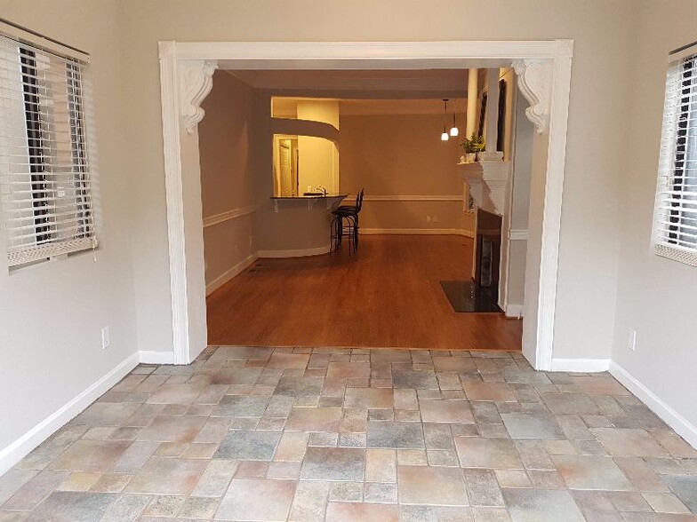 Building Photo - 336 5th St NE