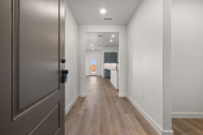 Building Photo - 2617 Garland Ave