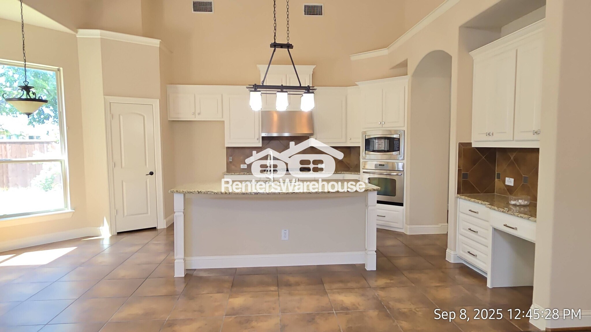 Building Photo - 5529 Bentrose Dr