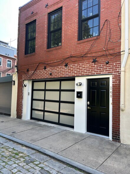 Building Photo - 231 Catharine St