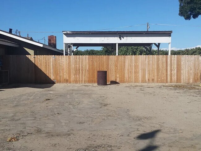 Building Photo - 3 Bedroom 2 Bath Country Home