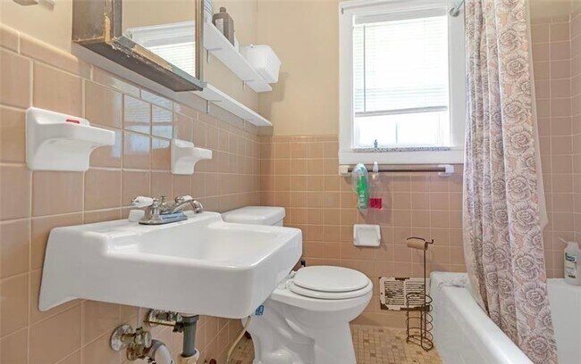 Building Photo - 306 Laney Rd