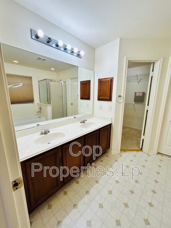 Building Photo - 108 Sleepy Trail
