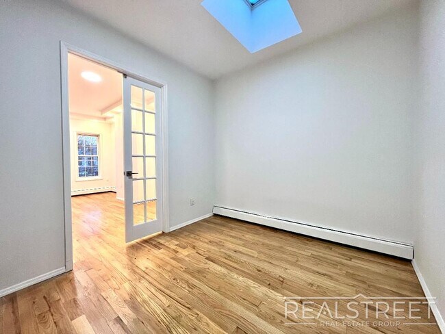 Building Photo - Lovely 2 Bed + Office in Bushwick with WD!