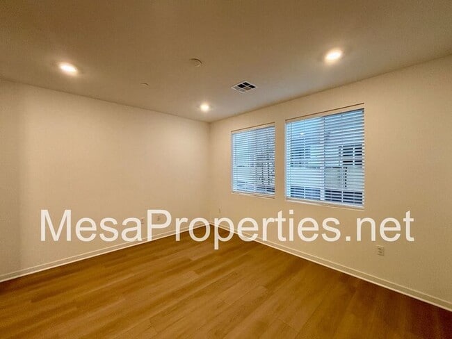 Building Photo - 2601 Cloudview Privado