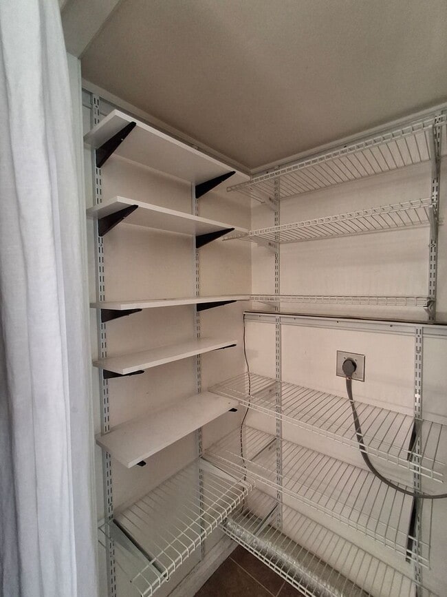 Building Photo - Beautifully Renovated Townhome-MUST SEE!!!