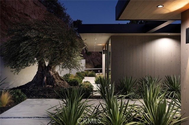 Building Photo - 9015 Alto Cedro Dr