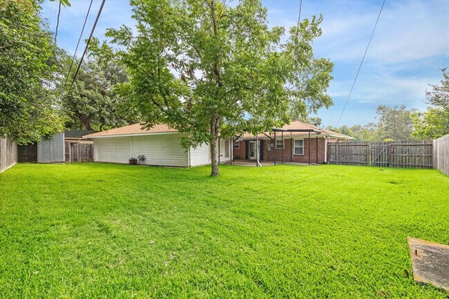 Building Photo - 3613 Lazy Spring Dr