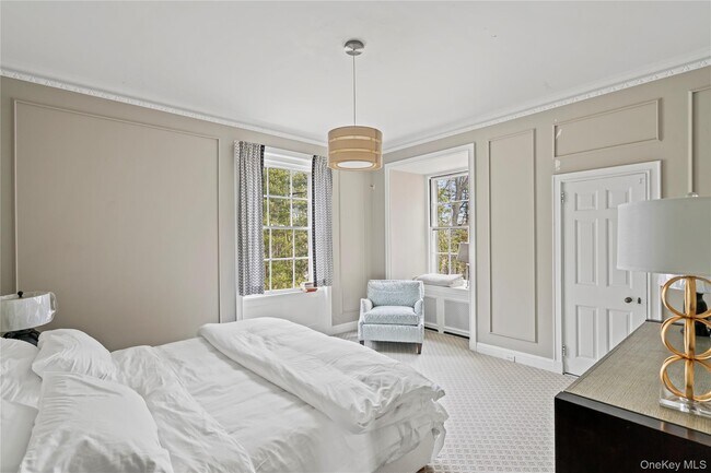 Building Photo - 393 Oyster Bay Road