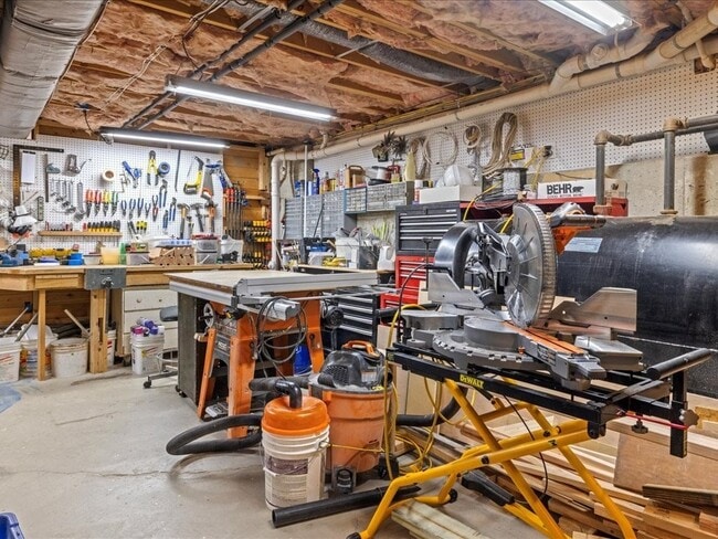 Building Photo - 6 Wood St