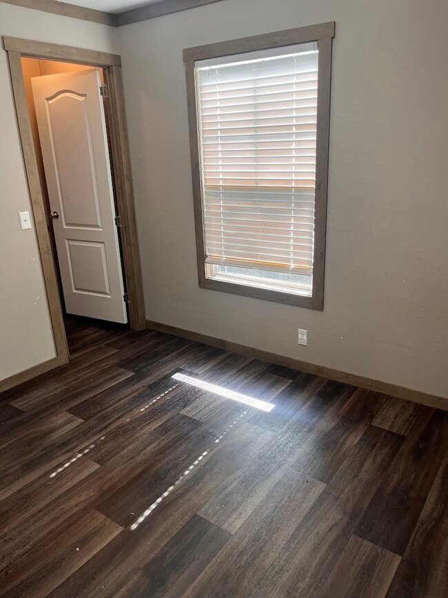 Building Photo - 4 Laurel Ct