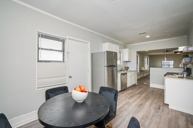 Building Photo - 1507 Laird St