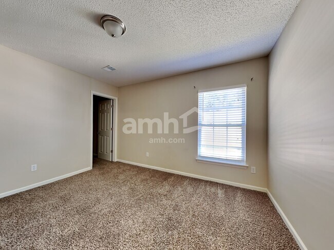 Building Photo - 1067 Briar Rose Ln