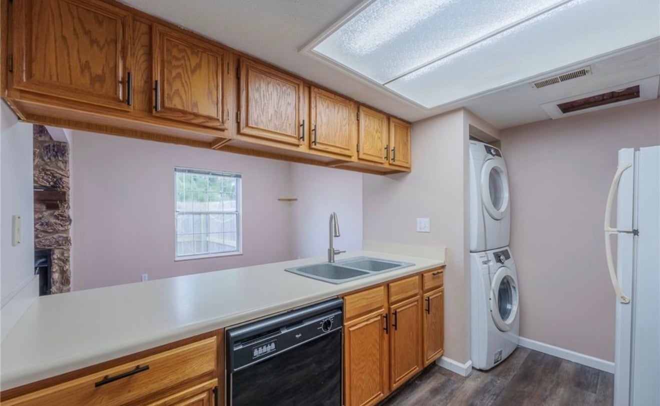 Building Photo - 2342 Raider Dr
