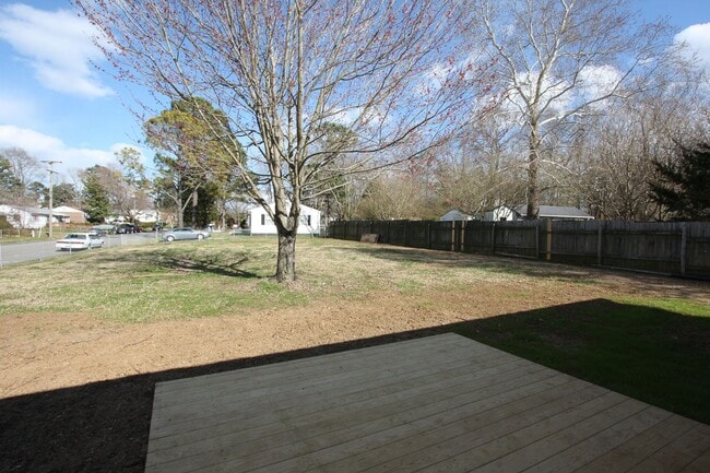 Building Photo - 5598 Patricia Dr