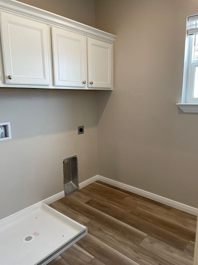 Building Photo - 750 W Scarlet Hill Dr