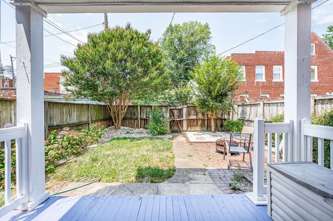 Building Photo - Spacious Home Super Close To Carytown, VCU...