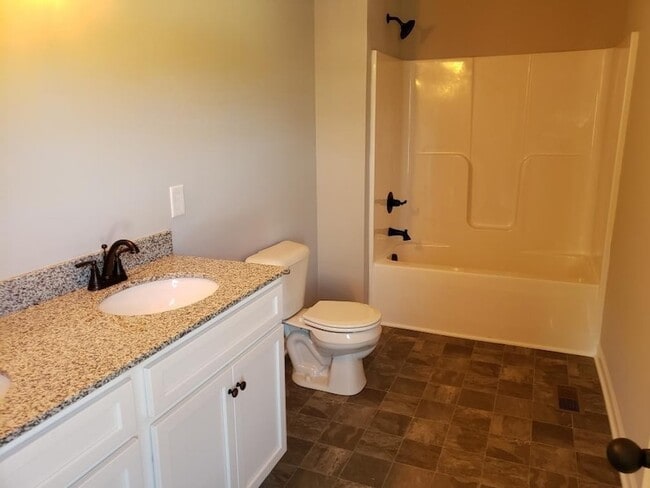 Building Photo - 1627 Old Lake Rd