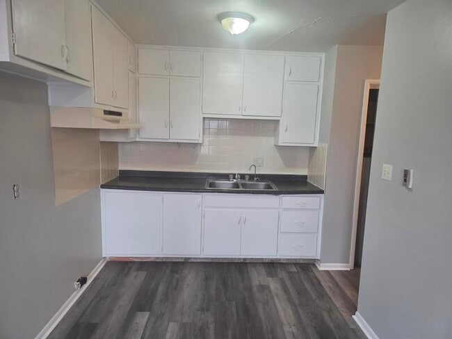 Building Photo - 2826 S Pennsylvania St