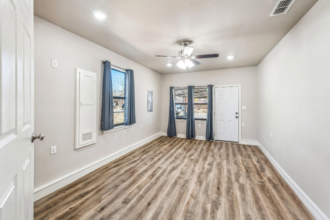 Building Photo - 1430 N Race