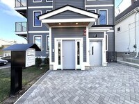 Building Photo - 39 Rich St