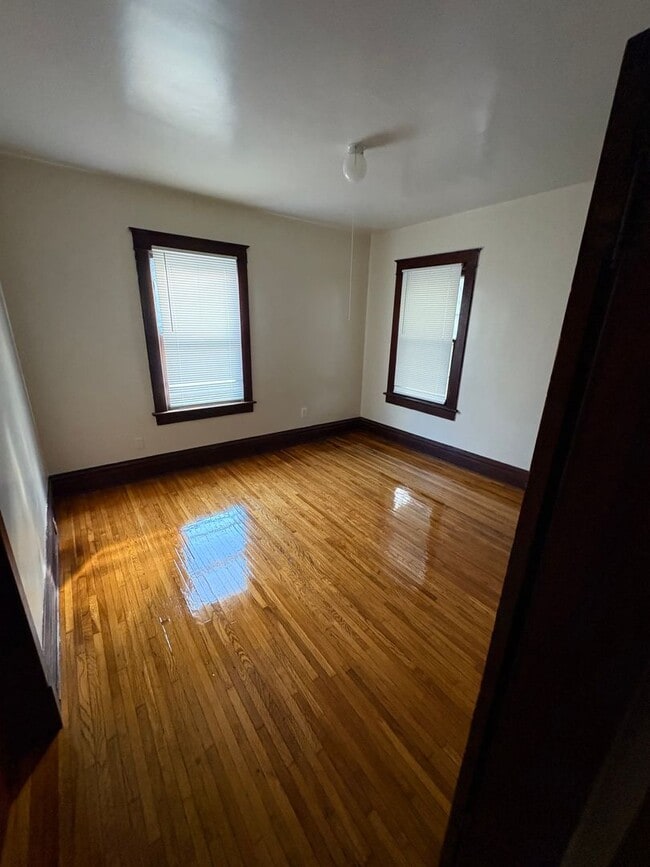 Building Photo - Large 3 bedroom house available