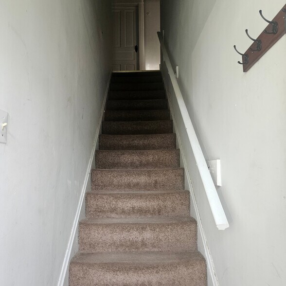 Entry Stairs - 4209 34th Ave