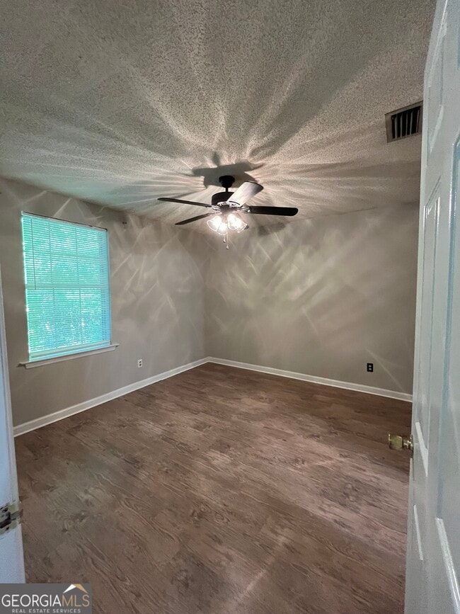 Building Photo - 300 Admiral's Walk Dr