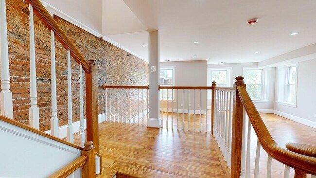 Building Photo - 911 Monroe St NW