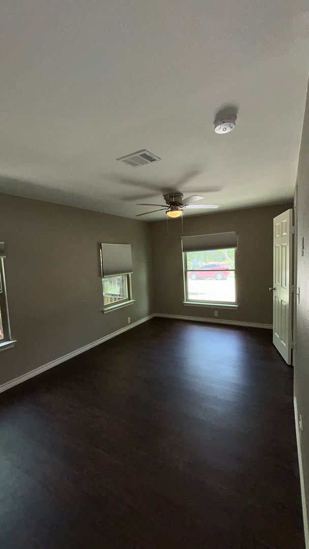 Building Photo - Charming 3 Bedroom/3 Bath Near TCU