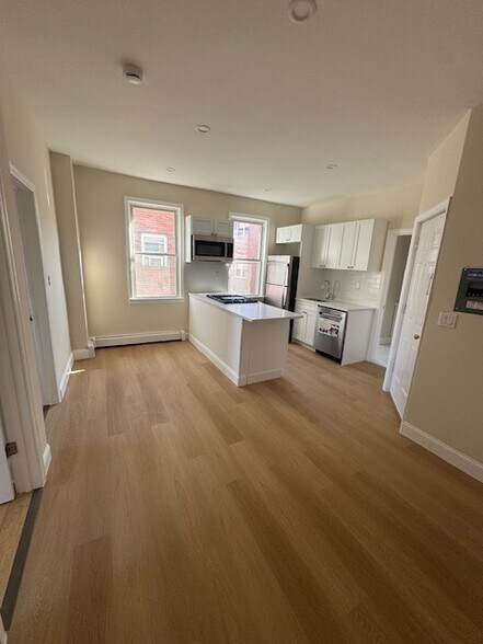 Primary Photo - 92 Maple St