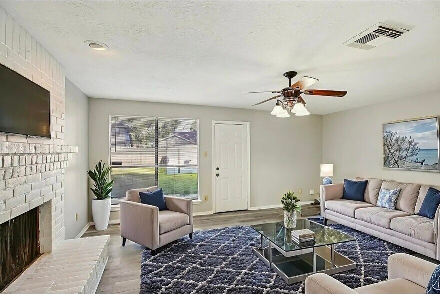 Primary Photo - 3715 Wells Mark Dr