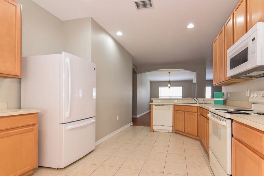 Building Photo - 35153 Meadow Reach Dr