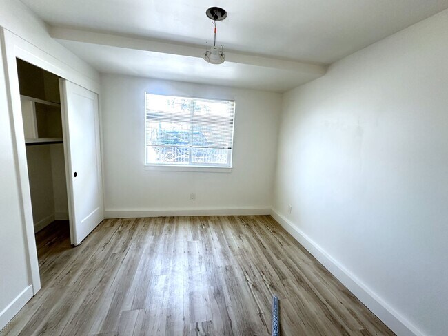 Building Photo - 1464 55th Ave