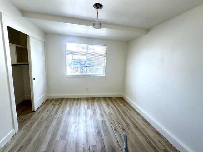 Building Photo - 1464