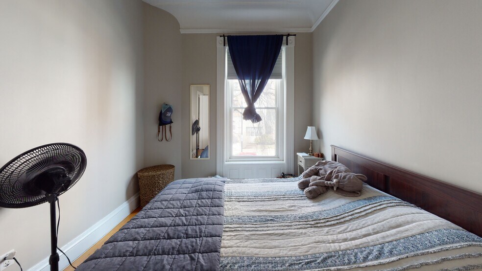 Building Photo - 856 Beacon St