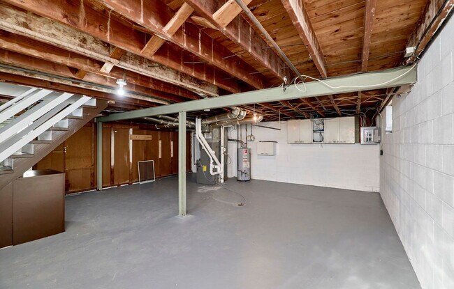 Building Photo - 8601 Belhaven Dr