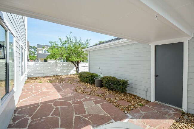 Building Photo - 9939 Farrell Dr