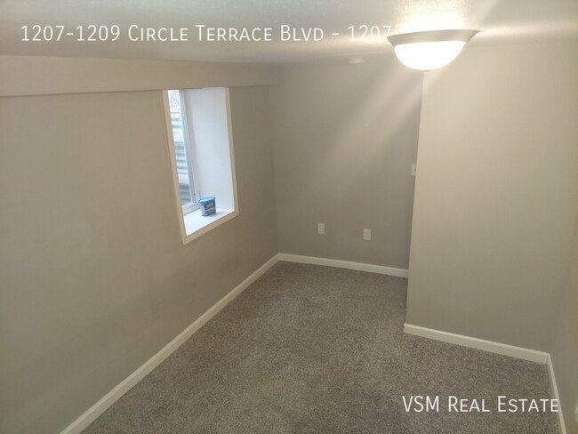 Building Photo - Available NOW! Upper Level 4 Bed / 2 Bath ...