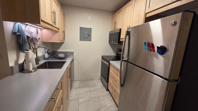 Building Photo - 2 Bedroom 1 Bath - Blocks from Pearl Street and Downtown